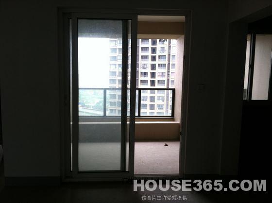 【一期四房两厅 力学小学双语幼儿园 临近商业