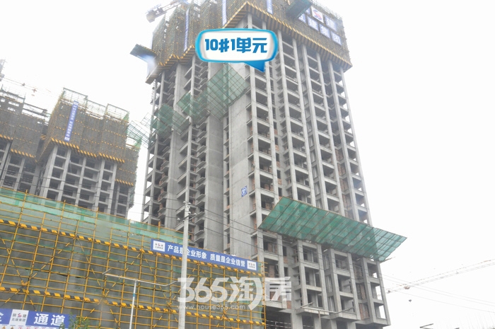 智慧新城10#楼1单元施工进度（摄于2015年7月1日） 