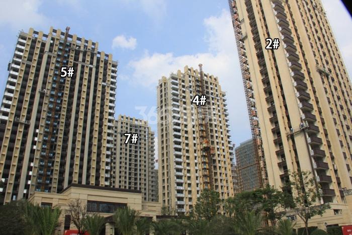 融科瑷颐湾2、4、5、7号楼施工实景图 2015年10月摄