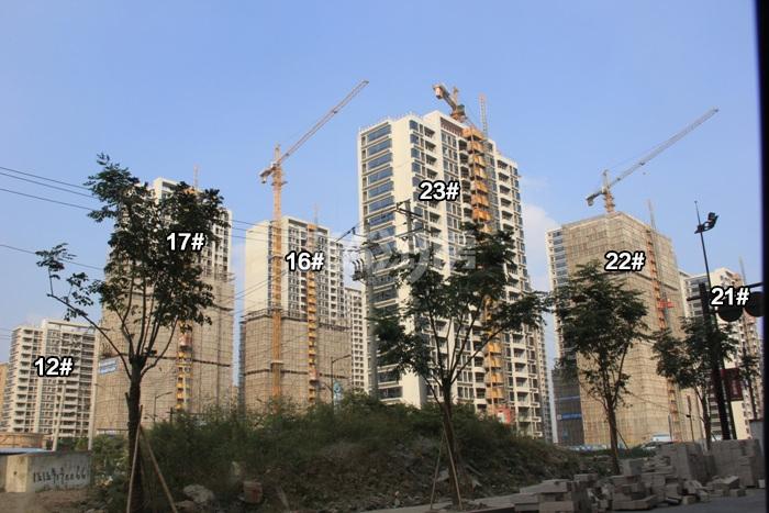 万科北宸之光二期12、16、17、21-23号楼施工进度实景图 2015年10月摄