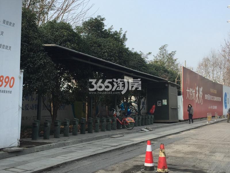 2016年1月大悦城中粮天悦项目周边公共自行车租借点
