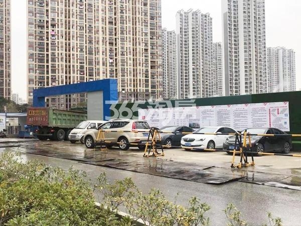 美好铂翠工地周边围挡实景图（2020.12.30 摄）
